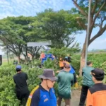Puluhan Warga Bersihkan Ranting Pohon di Jalur Sendangrejo–Dimong untuk Antisipasi Musim Hujan