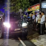 Parkir di Bahu Jalan, Mobil Panther Diseruduk Mobil Doubel Cabin, Sasak Toko Madura