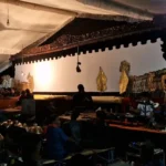Pelajar SMK Surakarta Curi Perhatian Lewat Pagelaran Wayang Kulit di Ponorogo