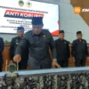 Dugaan Terkait OTT KPK, Anggota DPRD Ali Masngudi Berlari Dikejar Awak Media