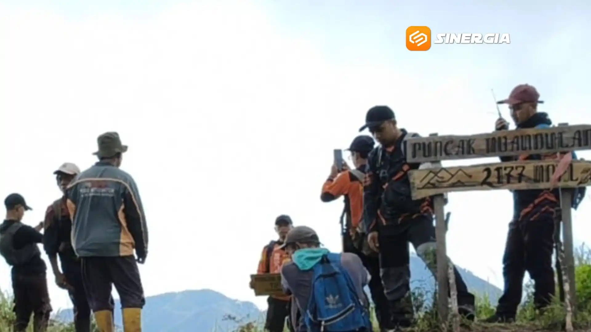 BPBD Magetan Terjunkan 15 Personel SAR untuk Pencarian Pendaki Hilang di Bukit Mongkrang