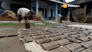 Musim Hujan Hambat Produksi, Perajin Genteng Magetan Terpaksa Kurangi Kapasitas Hingga 20 Persen