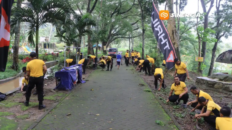 Polres Madiun Kerja Bakti di Wisata Wahana Grape, Dukung Gerakan Indonesia Asri