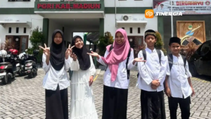 Ikhlas Honor Terbatas, Kisah Intan Relawan Guru SDN di Kabupaten Madiun