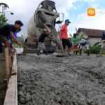 Pengusaha Asal Mategal Viral Usai Perbaiki Jalan Desa dengan Dana Pribadi