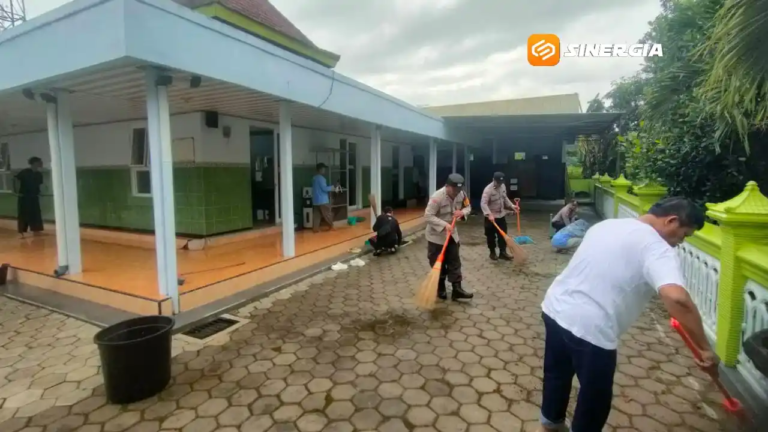 Polres Magetan Gelar Bakti Religi Serentak, Bersihkan Masjid dan Mushola Sambut Ramadhan 1447 H