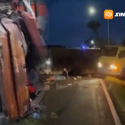 Dua Truk Bertabrakan di Ngawi, Muatan Sapi Berserakan dan Empat Orang Luka-Luka