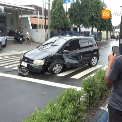 Tabrak Lari, Mobil Hyundai Ditabrak Belakang, Ringsek Usai Hantam Pohon