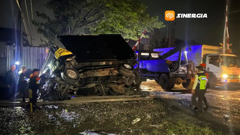 5 KA Daop 7 Madiun Terlambat Imbas Kecelakaan di Perlintasan JPL 105 KM 128+630