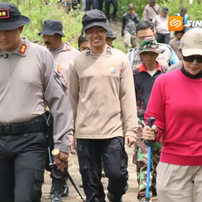 Polres Magetan Gelar Aksi Bersih Jalur Pendakian Gunung Lawu Dukung Gerakan Indonesia ASRI