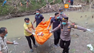 Mayat Perempuan Tanpa Identitas Ditemukan Tersangkut Sampah di Sungai