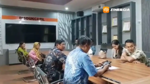 Viral Kisah Cinta Pasangan Beda Usia 23 Tahun di Magetan Tuai Sorotan