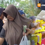 Jelang Ramadan, Warga Serbu Pasar Sembako Murah di Magetan