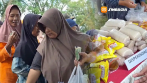 Jelang Ramadan, Warga Serbu Pasar Sembako Murah di Magetan