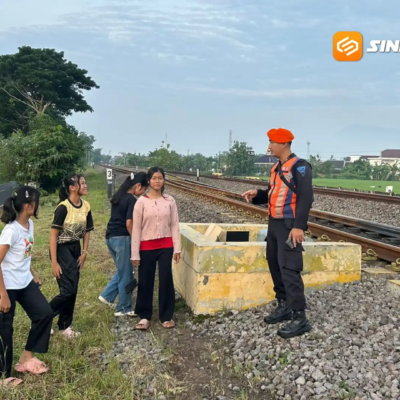 Awas! Ngabuburit di Sekitar Rel Bisa Picu Kecelakaan dan Jerat Hukum