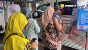 Ratusan Warga Ponorogo Serbu Penukaran Uang Baru Meski Lebaran Masih Lama