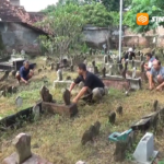Ratusan Warga Ponorogo Bersihkan Makam Jelang Ramadhan