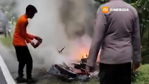 Motor Pemudik Terbakar di Jalur Ngawi–Solo, Ayah dan Dua Anak Selamat