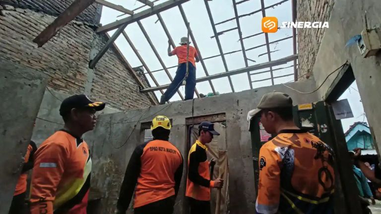 Kayu Lapuk, Atap Rumah Warga Di Kota Madiun Roboh, Ini Langkah Pemkot