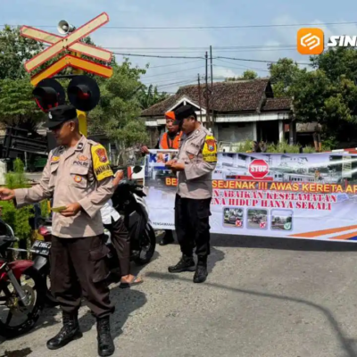 Antisipasi Kecelakaan, KAI Daop 7 Madiun Sosialisasi Keselamatan di Perlintasan Ngawi