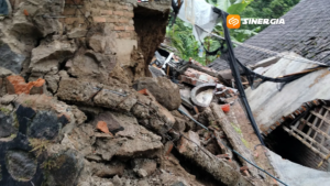 Talud Rumah Ambrol di Panekan Magetan Usai Hujan 3 Jam, Pemilik Rumah Terluka