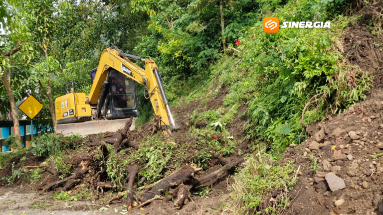 Hujan Deras Picu Longsor di Jalur Wisata Telaga Ngebel Ponorogo, Akses Sempat Lumpuh