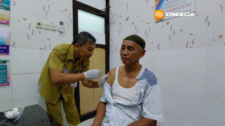 Jemaah Kota Madiun Jalani Vaksinasi Polio dan Meningitis