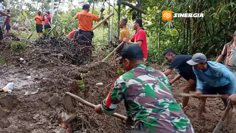 Hujan Deras Picu Longsor di Desa Suluk Madiun, Empat Titik Tutup Jalan Desa