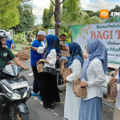 Peduli Kemanusiaan, Bisma Madiun Berbagai Takjil di Momen Ramadan