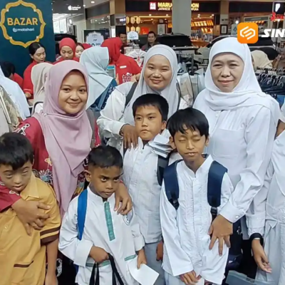 Ramadan Penuh Kebahagiaan, Khofifah Ajak 95 Siswa Difabel SLB Madiun Belanja Baju Lebaran di Mall