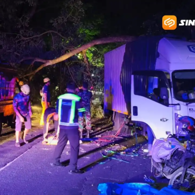 Truk Box Tabrak Pohon di Jalur Magetan–Maospati, Akses Jalan Sempat Tertutup Total