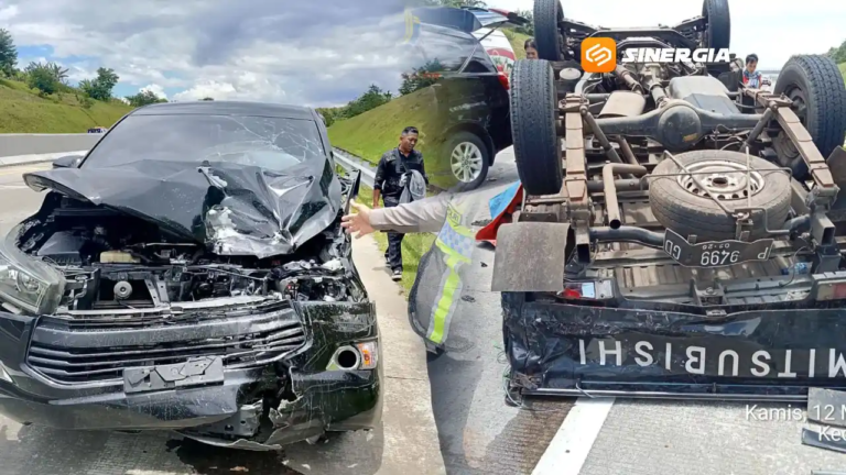 Innova Tabrak Pick Up di Tol Kertosono–Caruban, Diduga Sopir Mengantuk