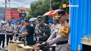 Ratusan Botol Miras Dimusnahkan, Polisi Bersih-Bersih Penyakit Masyarakat Jelang Lebaran