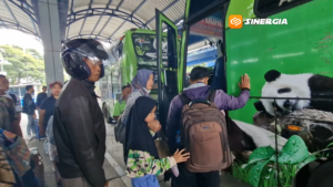 Terminal Seloaji Ponorogo Dipadati Penumpang, Berebut Naik Bus Tujuan Surabaya