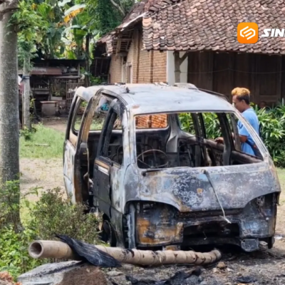 Mobil Espas Tiba-Tiba Terbakar di Ponorogo, Pemilik Luka Bakar Saat Berusaha Padamkan Api