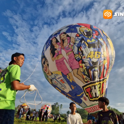 Langit Penuh Warna Dalam Reog Balon Carnival 2026 di Ponorogo, Ribuan Warga Antusias