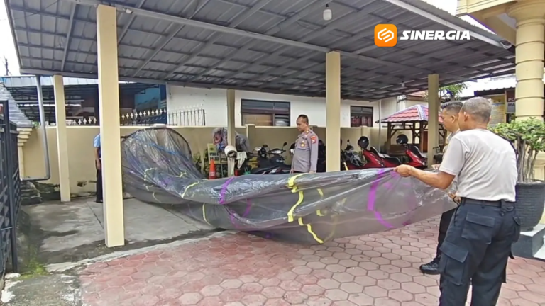 Balon Udara Besar Jatuh di Kebun Ketela Warga, Sempat Diambil Anak-Anak