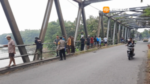 Motor dan Sandal Ditemukan di Jembatan, Pelajar SMK di Magetan Diduga Tercebur Sungai