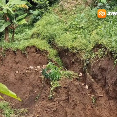Hujan Deras Picu Longsor, Akses Antar Desa Terputus Dan Tutup Aliran Sungai