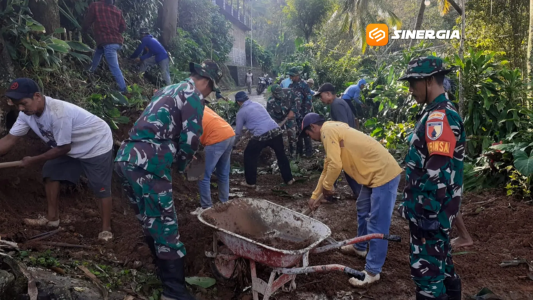 Akses Dusun Ngukir Madiun Kembali Terbuka Usai Longsor, Gotong Royong TNI dan Warga Jadi Kunci