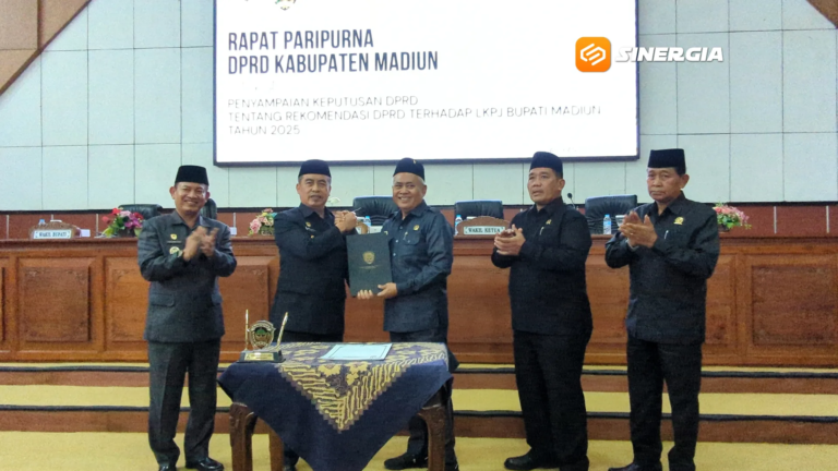 Fokus Tangani IPM dan Kemiskinan, DPRD Berikan Rekomendasi LKPJ TA 2025 ke Bupati Madiun