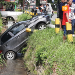 Mobil Terjun ke Parit Saat Ditinggal Salat, Diduga Lupa Tarik Rem Tangan