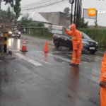 Hujan Deras dan Angin Kencang Terjang Kota Madiun, PJU hingga Pohon Roboh Timpa Pos Security PLN