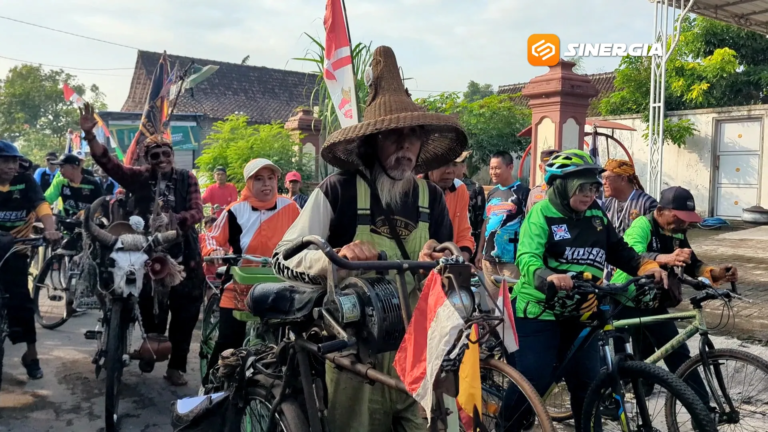 Parade Onthel Lawas di Magetan, Sepeda Unik dan Kreativitas Peserta Curi Perhatian