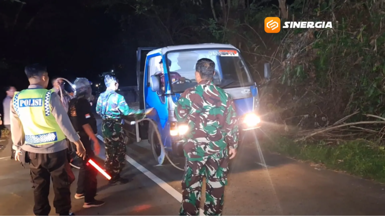 Truk Mundur di Tanjakan Ngawi, Tabrak Mobil dan Motor, Satu Tewas, Satu Kritis