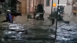 Hujan Deras Picu Banjir di Magetan, Tanggul Jebol hingga Jalan Rusak