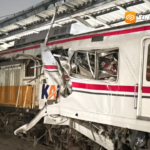 Breaking News ! KRL Ditabrak KA Argo Bromo Anggrek di Bekasi Timur