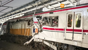 Breaking News ! KRL Ditabrak KA Argo Bromo Anggrek di Bekasi Timur