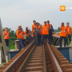 Jaga Keselamatan Kereta Api, KAI Daop 7 Madiun Rutin Tilik Lintas Pakai Lori Dresin