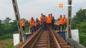 Jaga Keselamatan Kereta Api, KAI Daop 7 Madiun Rutin Tilik Lintas Pakai Lori Dresin